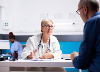 Assurance santé senior dépassement d’honoraires 2025 : remboursements et conseils listepro